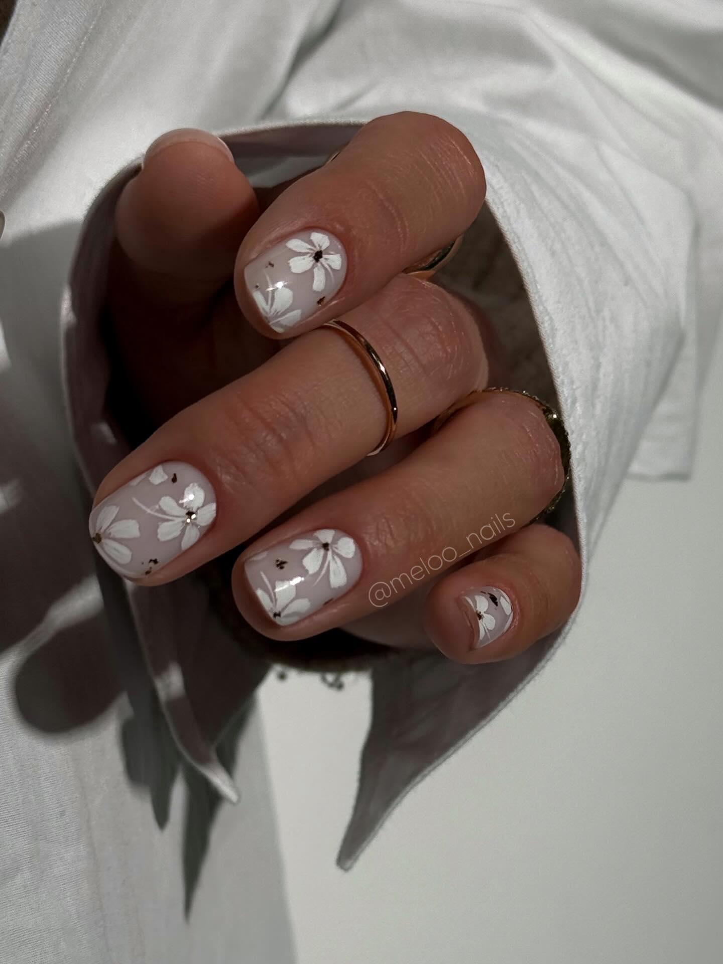 Манікюр, який робить короткі нігті акуратнішими