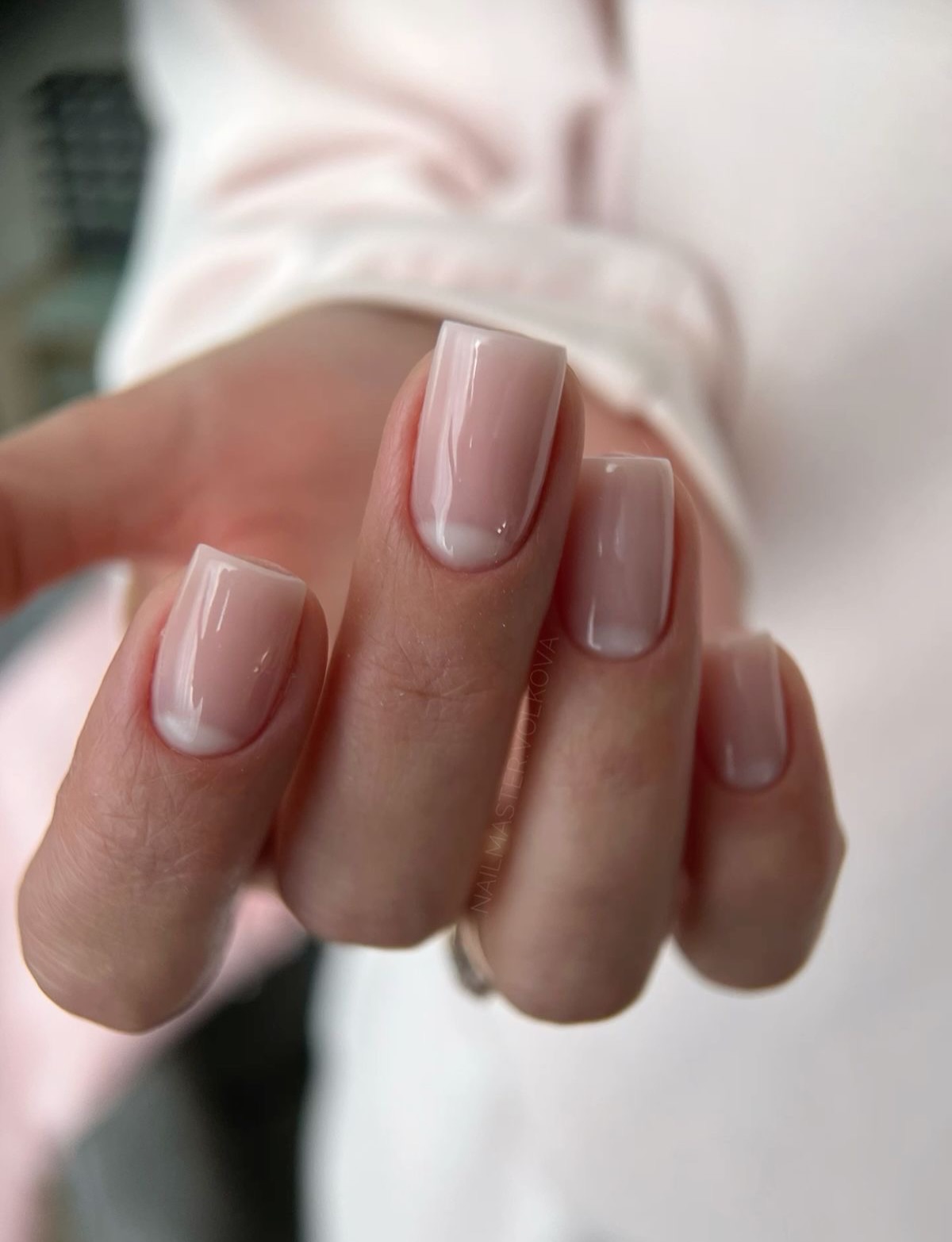 Манікюр, який робить короткі нігті акуратнішими