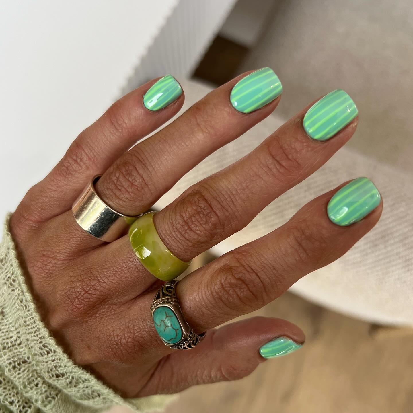 Манікюр, який робить короткі нігті акуратнішими