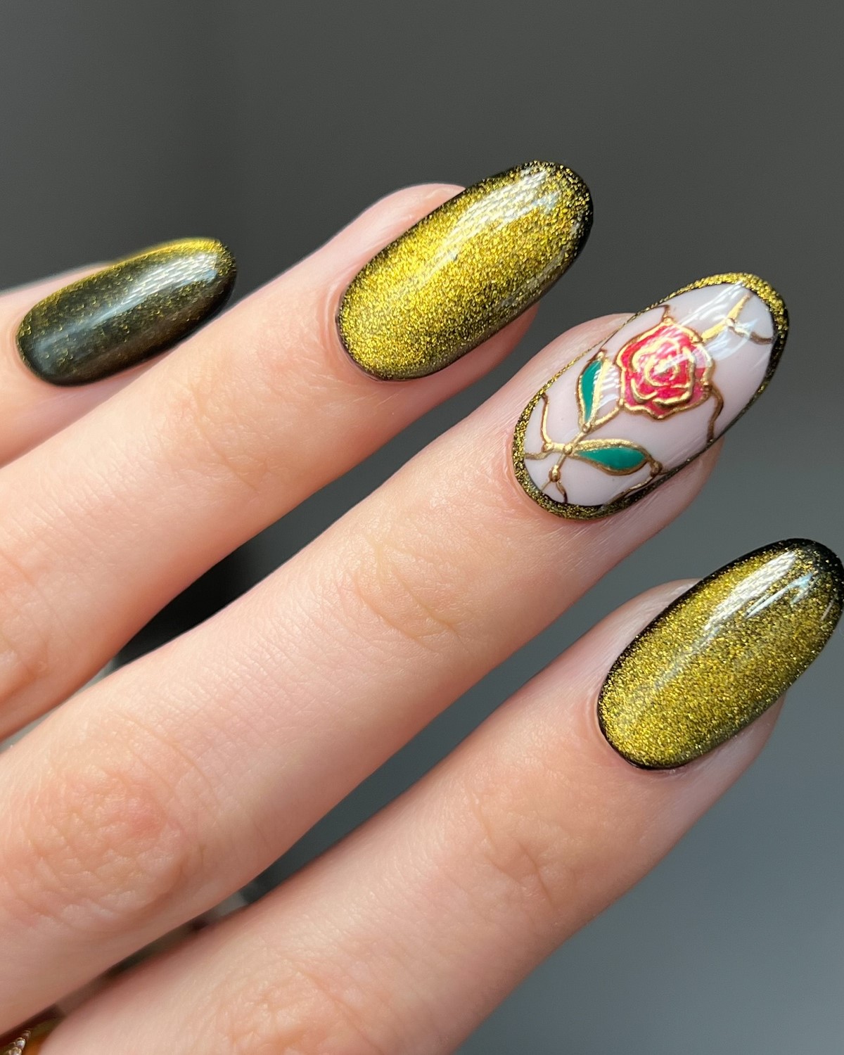 Манікюр з квітами весни 2026: ніжні ідеї на фото