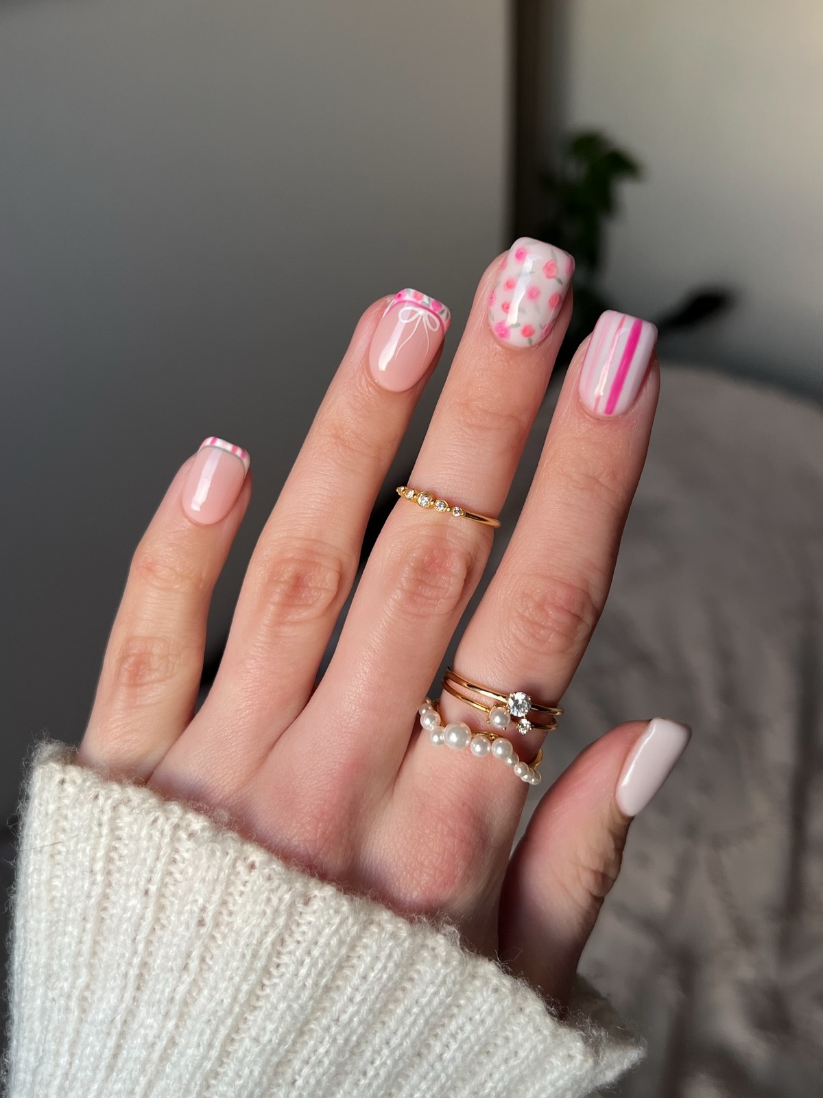Манікюр з квітами весни 2026: ніжні ідеї на фото