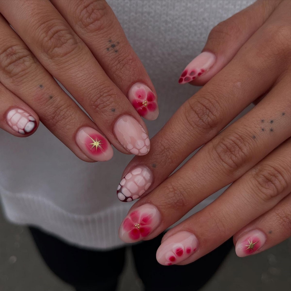 Манікюр з квітами весни 2026: ніжні ідеї на фото