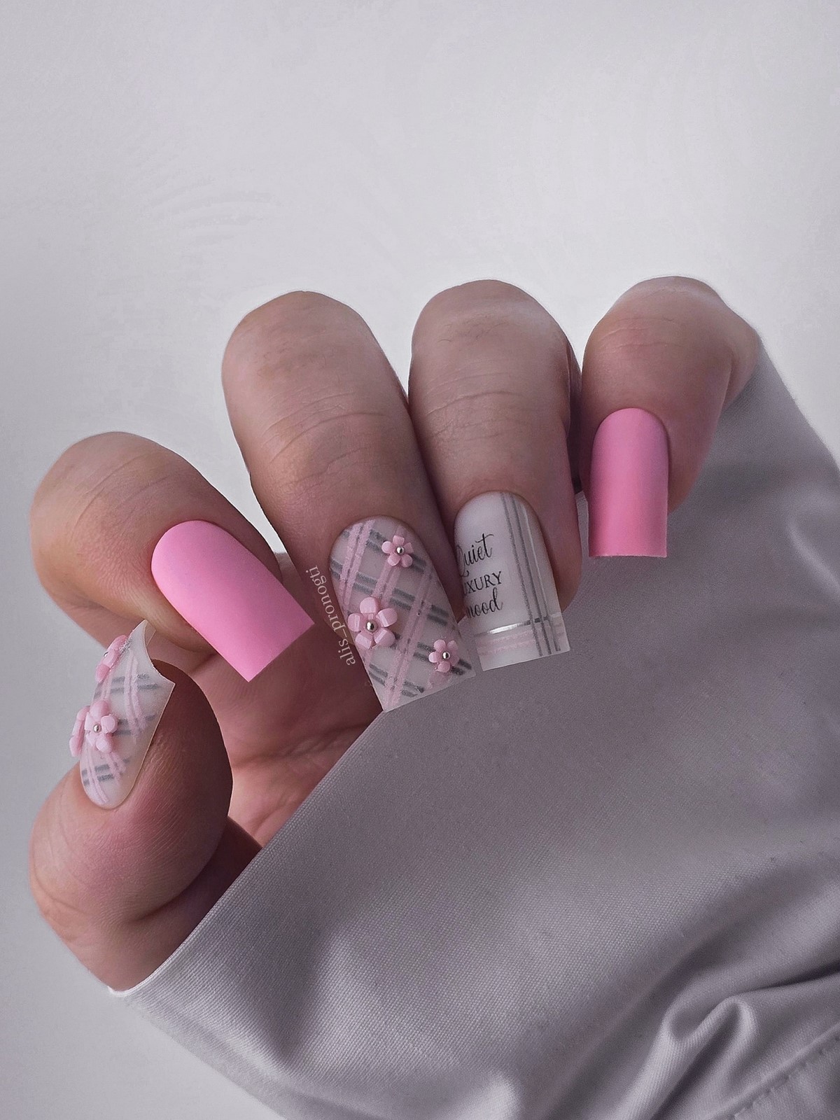 Матовий манікюр весни 2026 — ідеї, що зводять з розуму