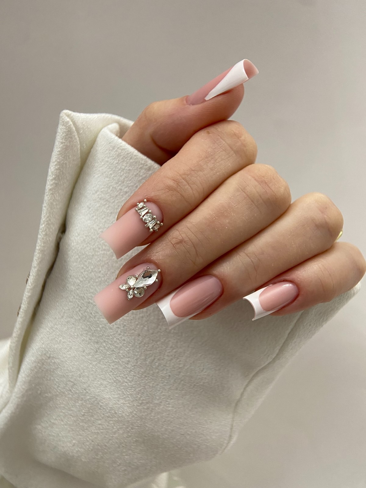 Матовий манікюр весни 2026 — ідеї, що зводять з розуму