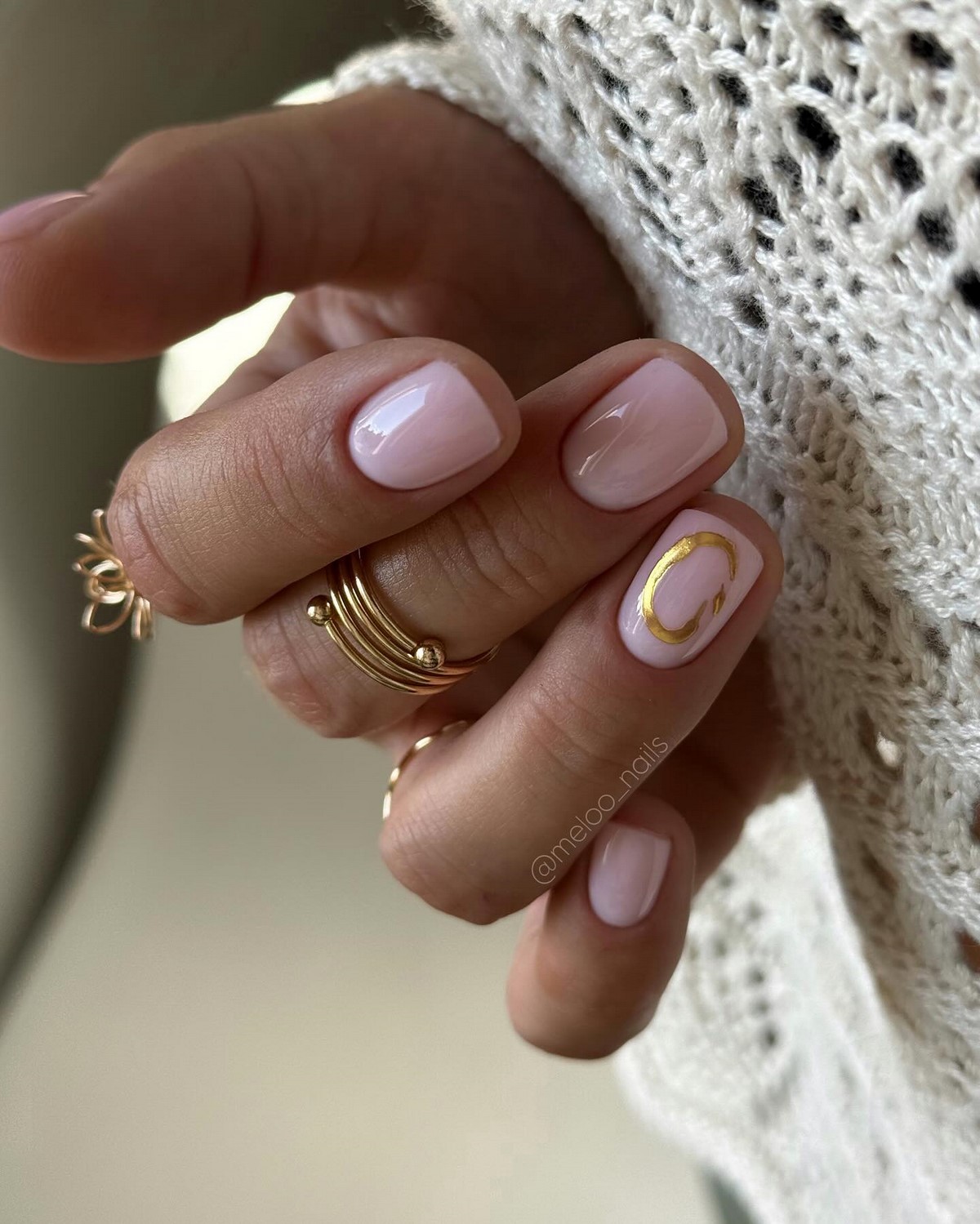 Мінімалістичний манікюр на короткі нігті: стильні ідеї весни 2026