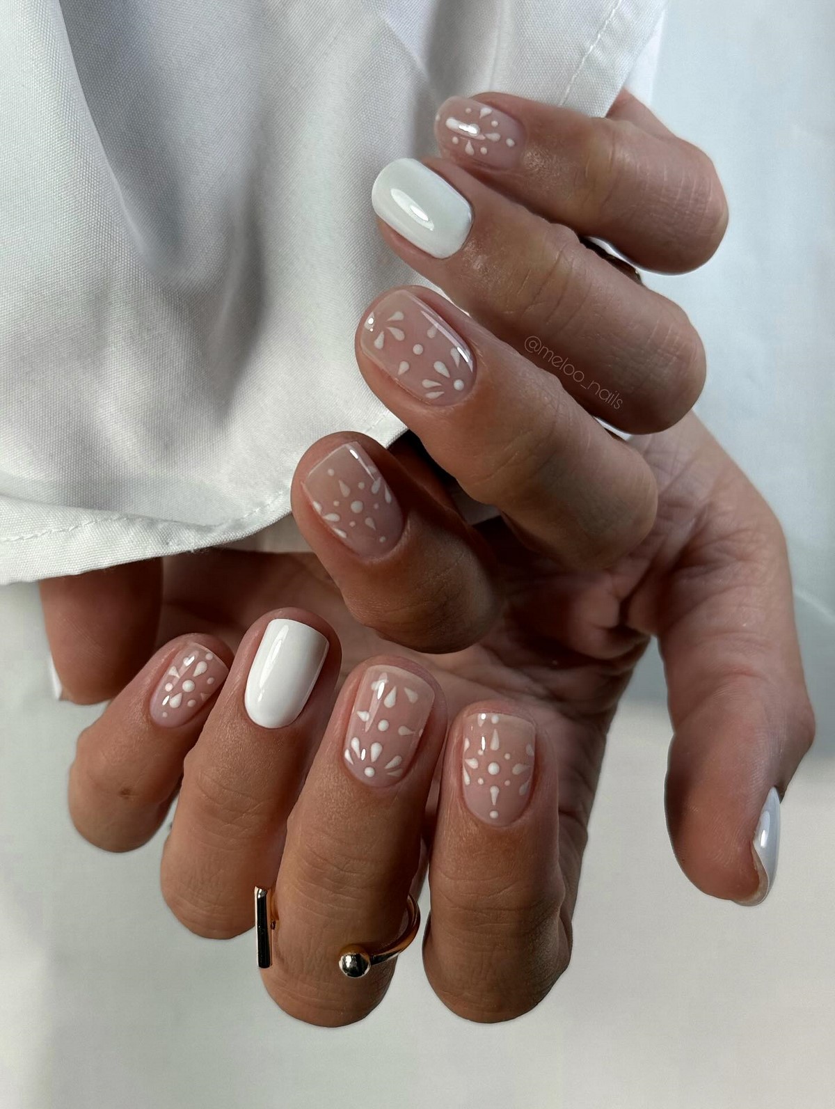 Мінімалістичний манікюр на короткі нігті: стильні ідеї весни 2026