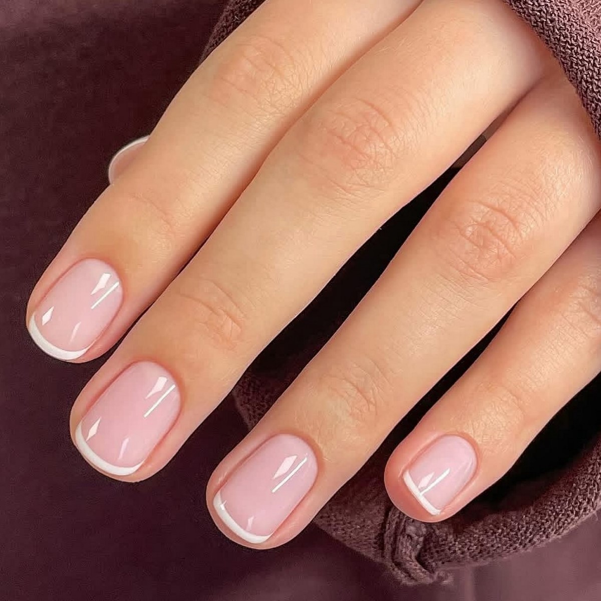 Мінімалістичний манікюр на короткі нігті: стильні ідеї весни 2026