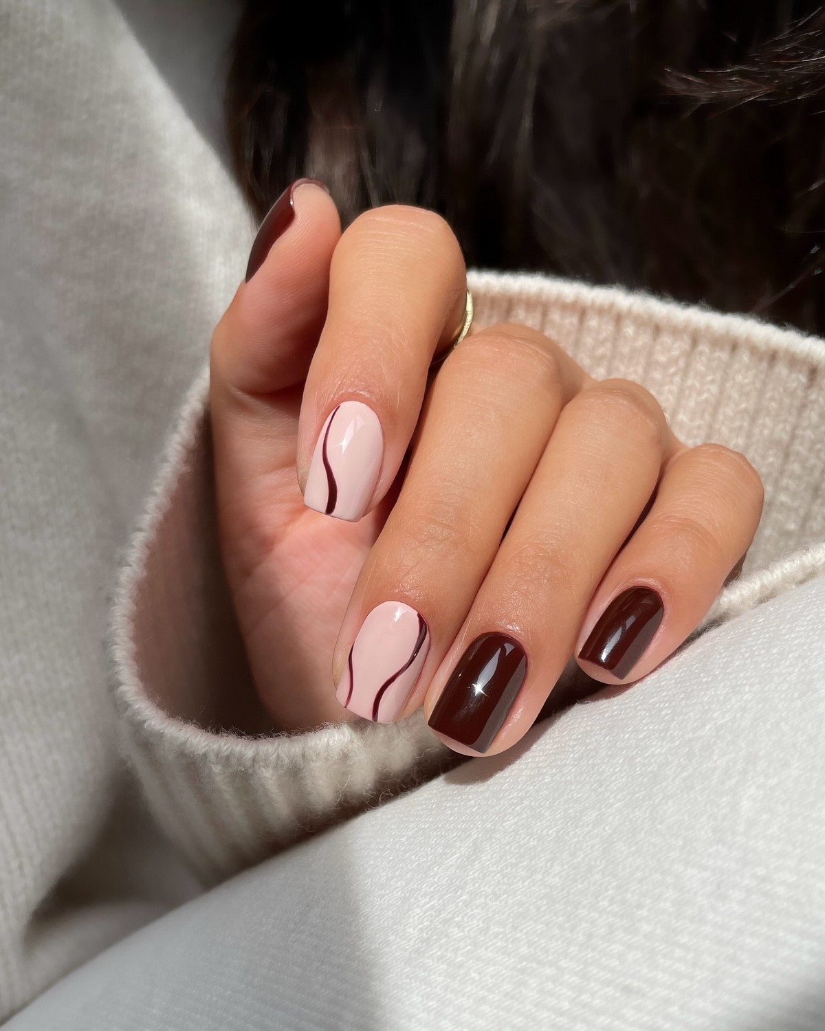 Мінімалістичний манікюр на короткі нігті: стильні ідеї весни 2026