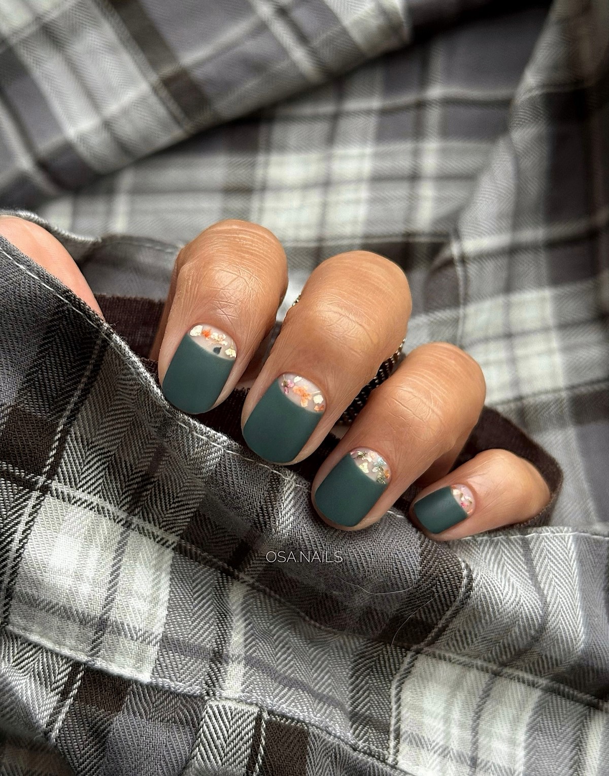 Мінімалістичний манікюр на короткі нігті: стильні ідеї весни 2026