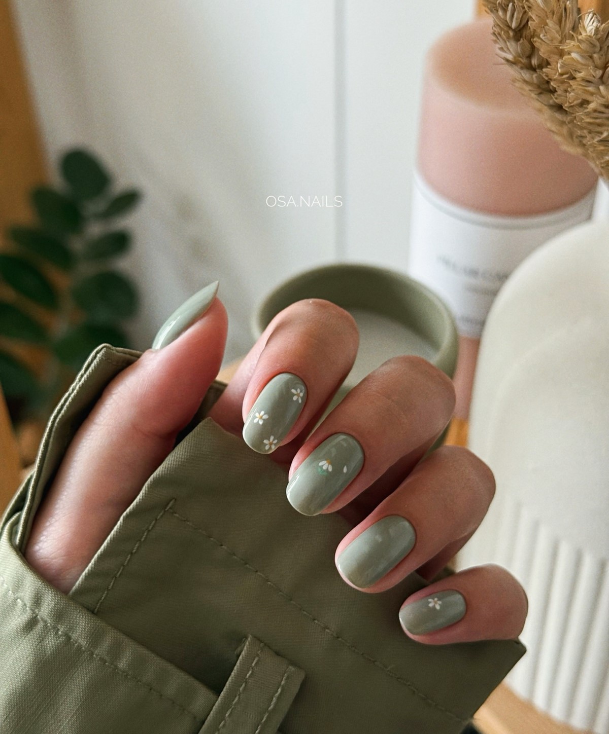 Мінімалістичний манікюр на короткі нігті: стильні ідеї весни 2026