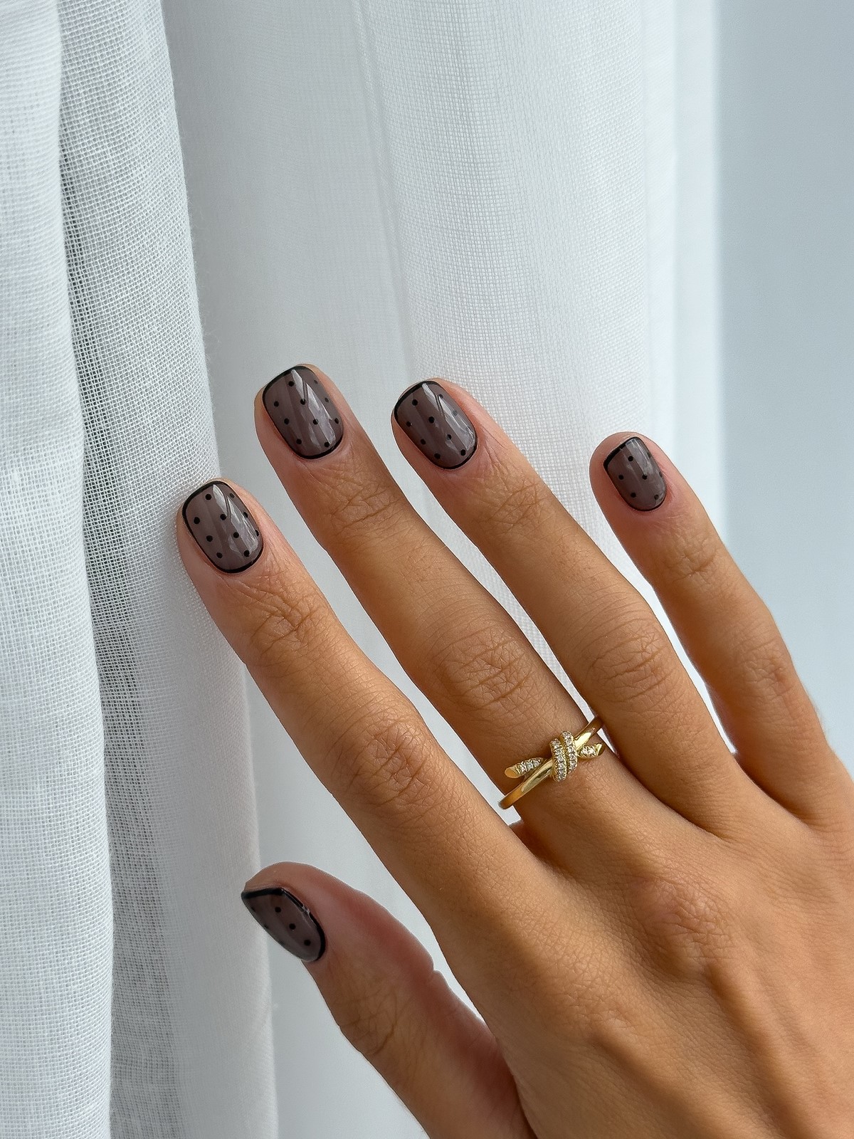 Мінімалістичний манікюр на короткі нігті: стильні ідеї весни 2026