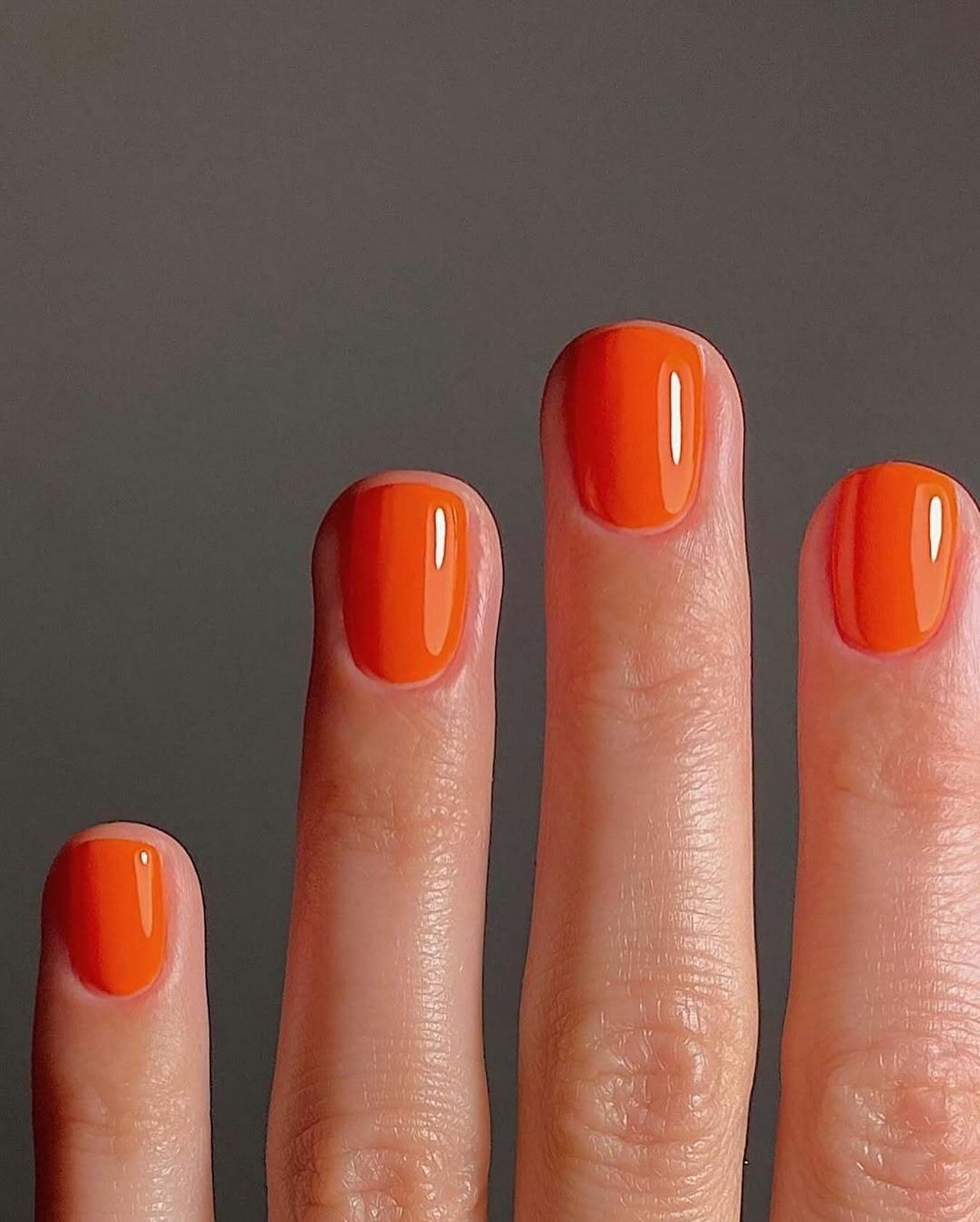 Модні кольори для коротких нігтів весни 2026: головні відтінки