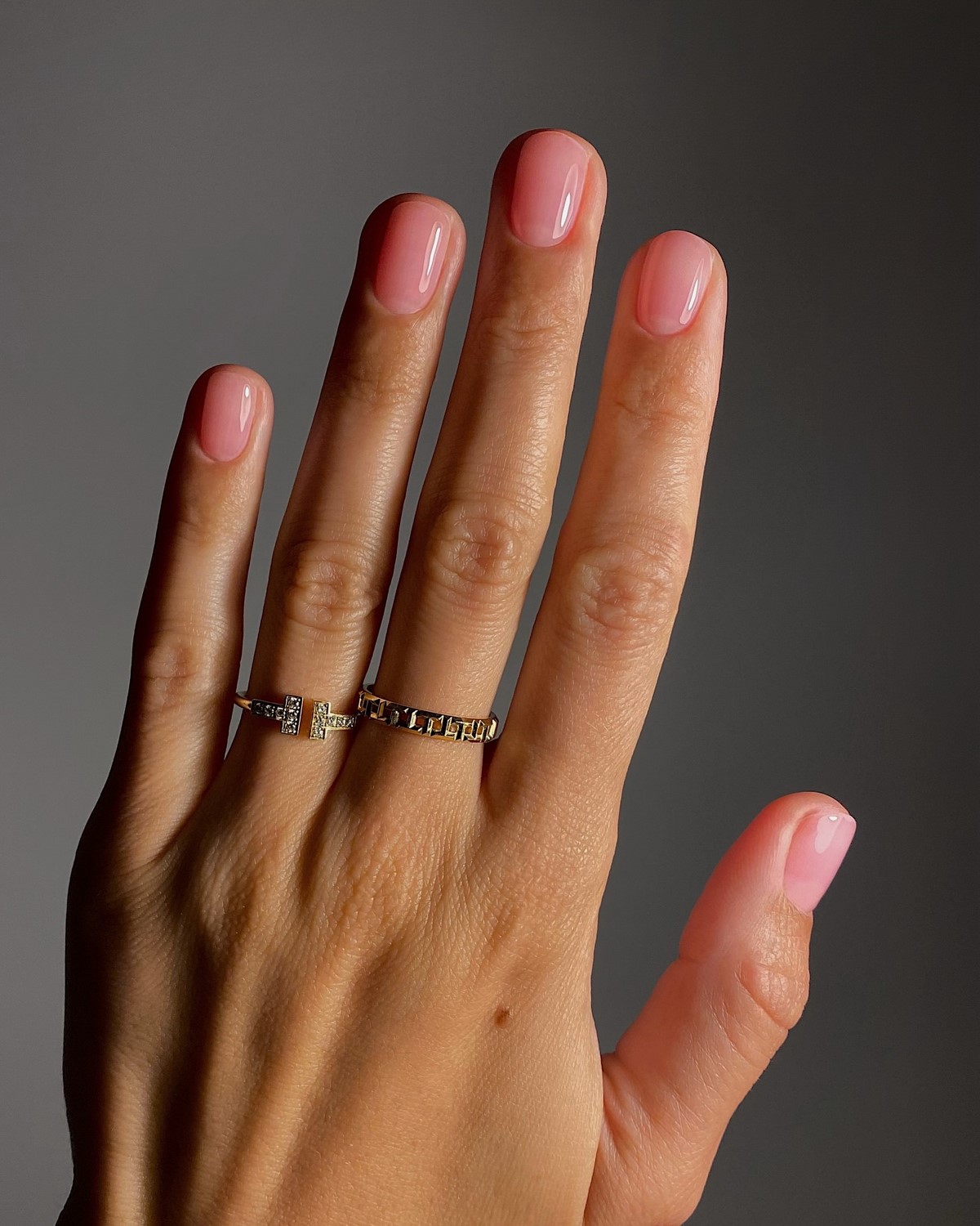 Манікюр на короткі нігті весни 2026: стильні новинки