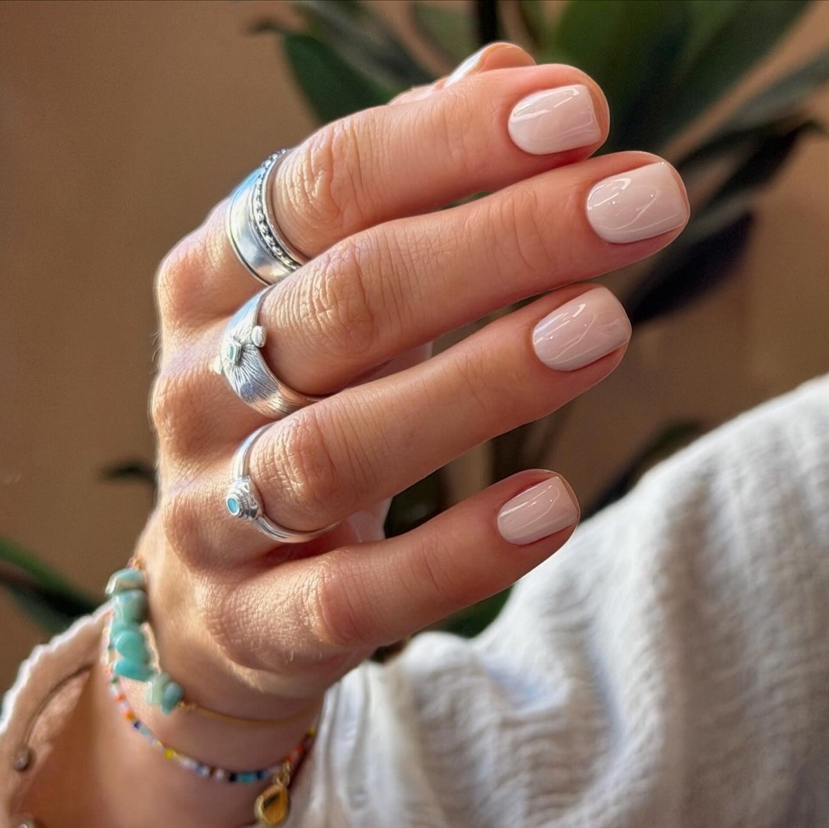 Манікюр на короткі нігті весни 2026: стильні новинки