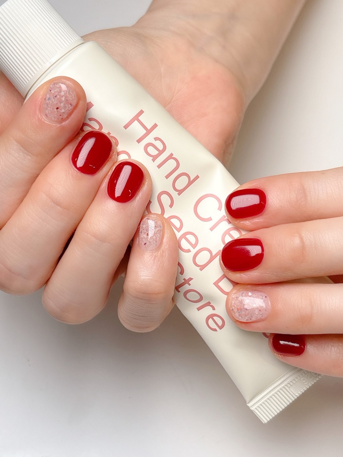 Манікюр на короткі нігті весни 2026: стильні новинки