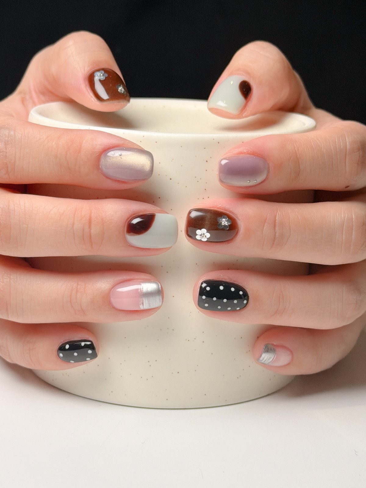 Манікюр на короткі нігті весни 2026: стильні новинки