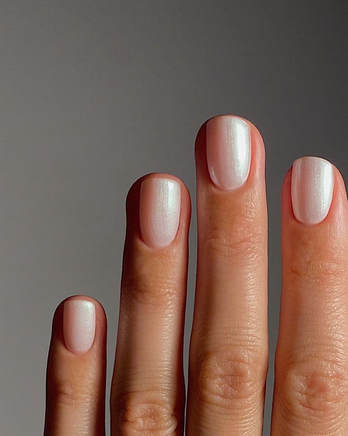 Манікюр на короткі нігті весни 2026: стильні новинки