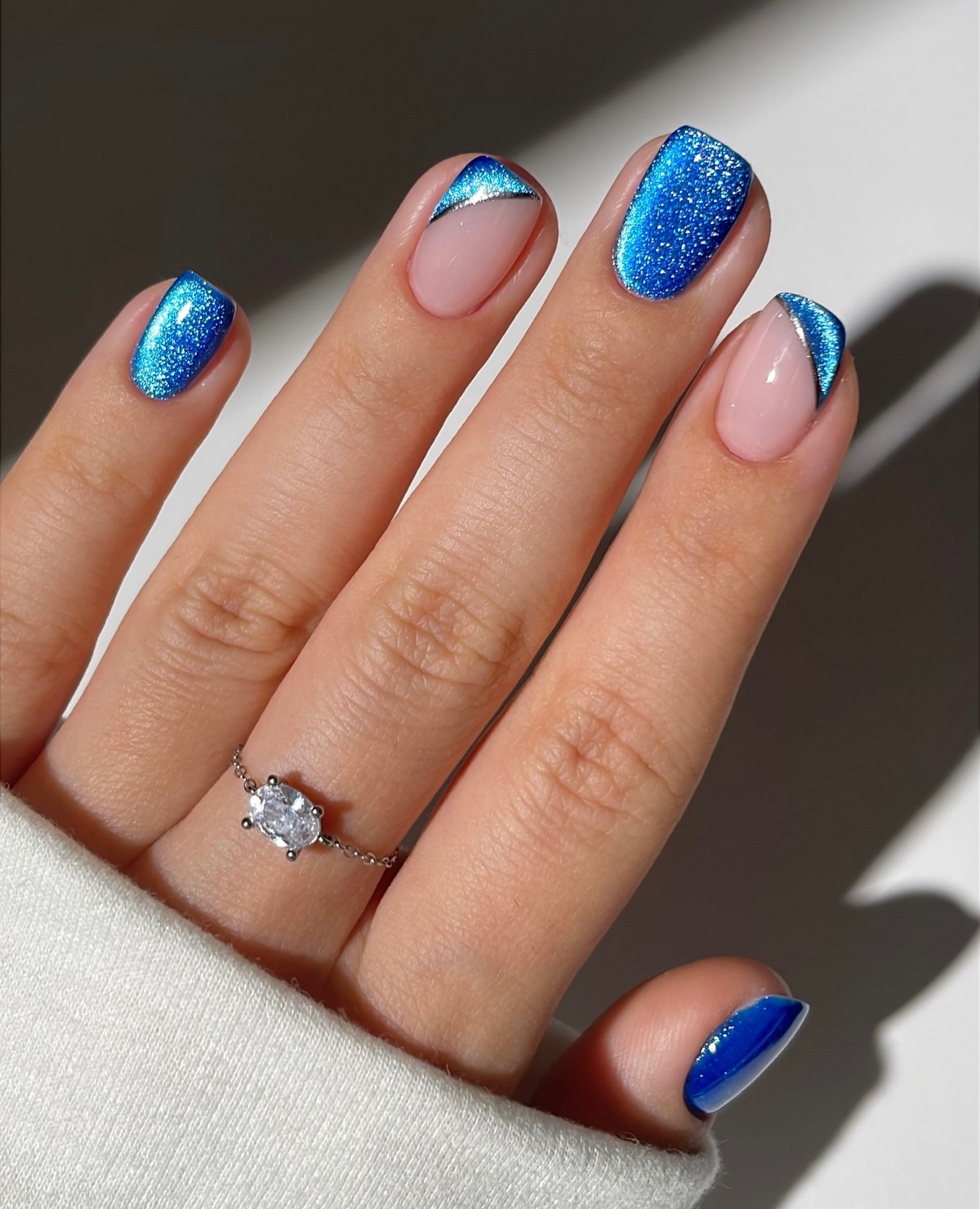 Манікюр на короткі нігті весни 2026: стильні новинки