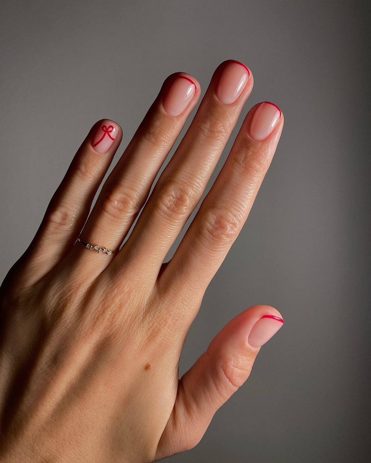 Манікюр на короткі нігті весни 2026: стильні новинки