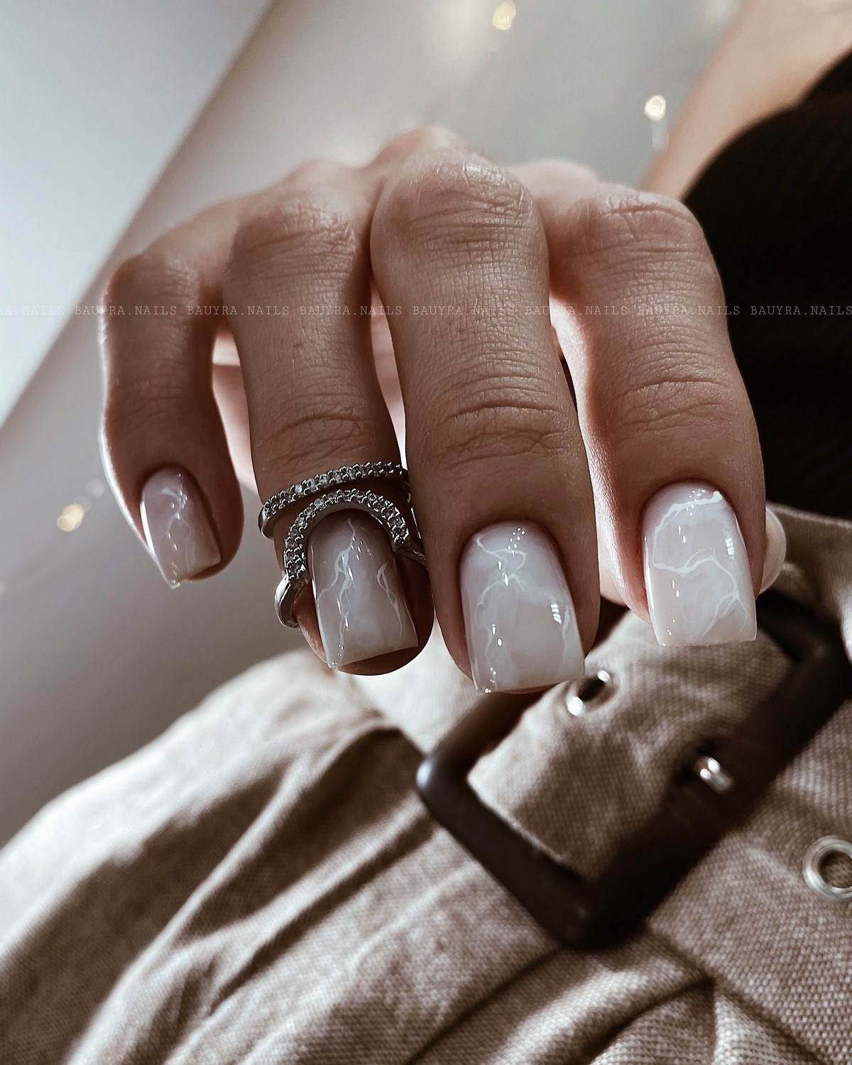 Молочний манікюр на короткі нігті весни 2026: ніжні ідеї