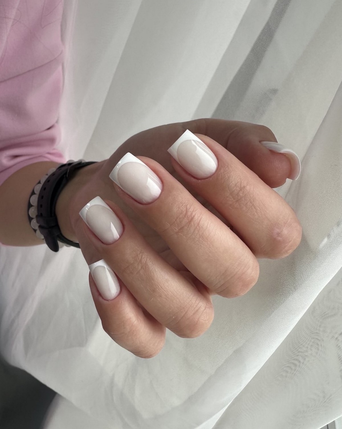 Молочний манікюр на короткі нігті весни 2026: ніжні ідеї