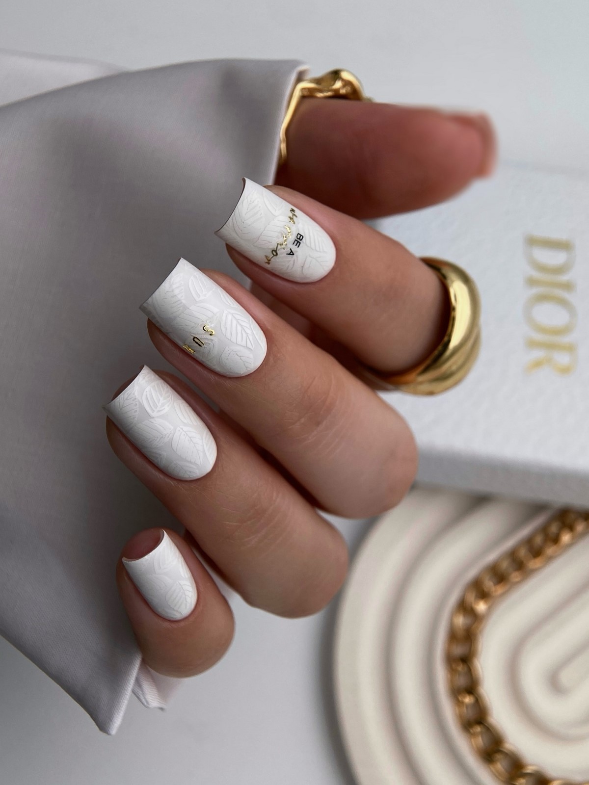 Молочний манікюр на короткі нігті весни 2026: ніжні ідеї