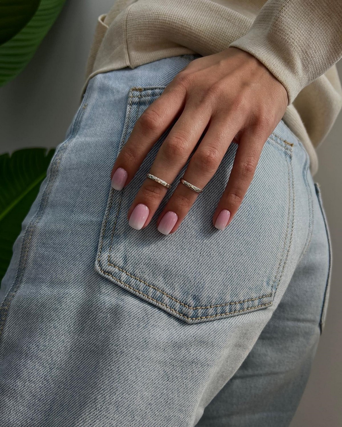 Молочний манікюр на короткі нігті весни 2026: ніжні ідеї