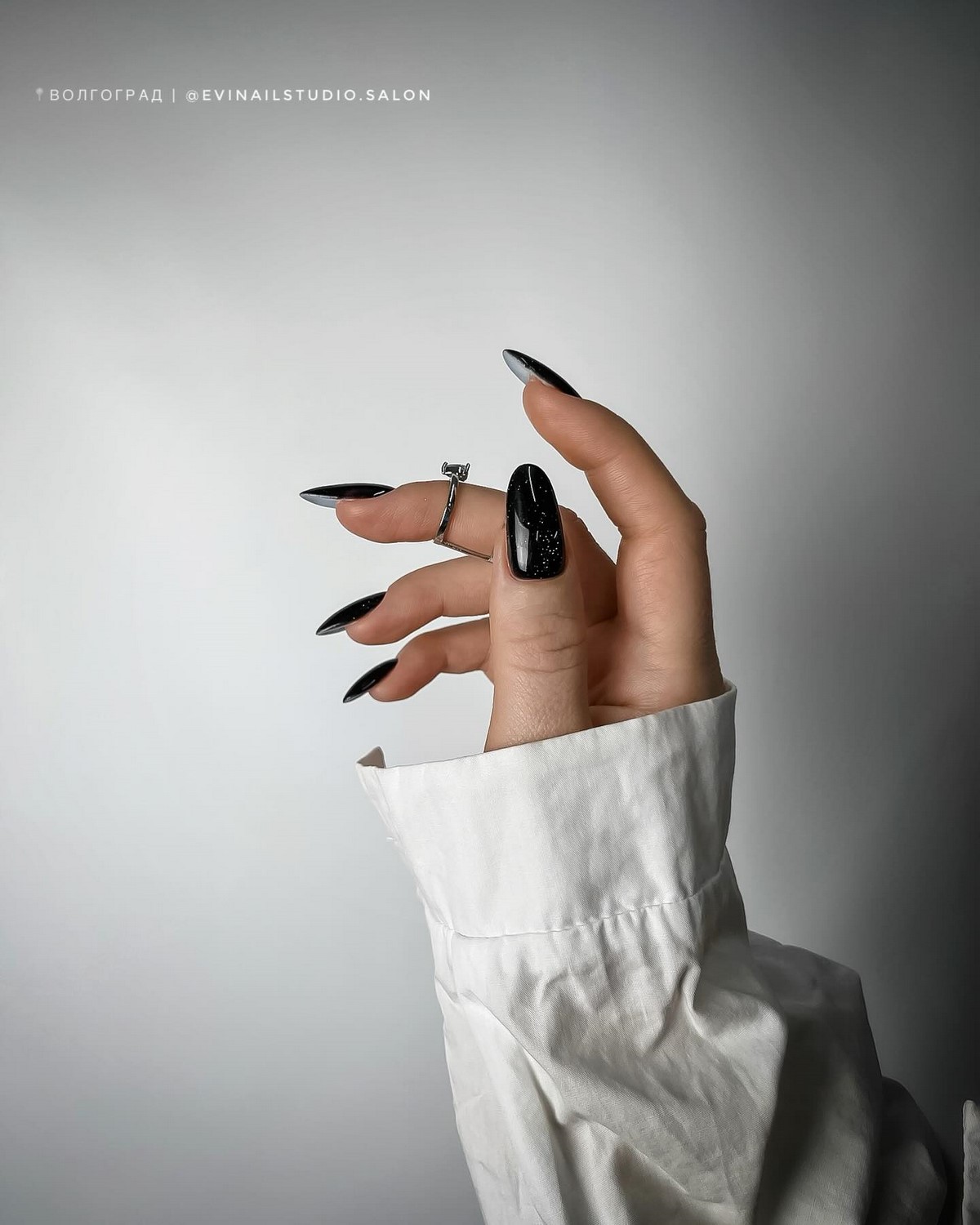 Мигдалеподібний манікюр весни 2026 – фото трендових ідей