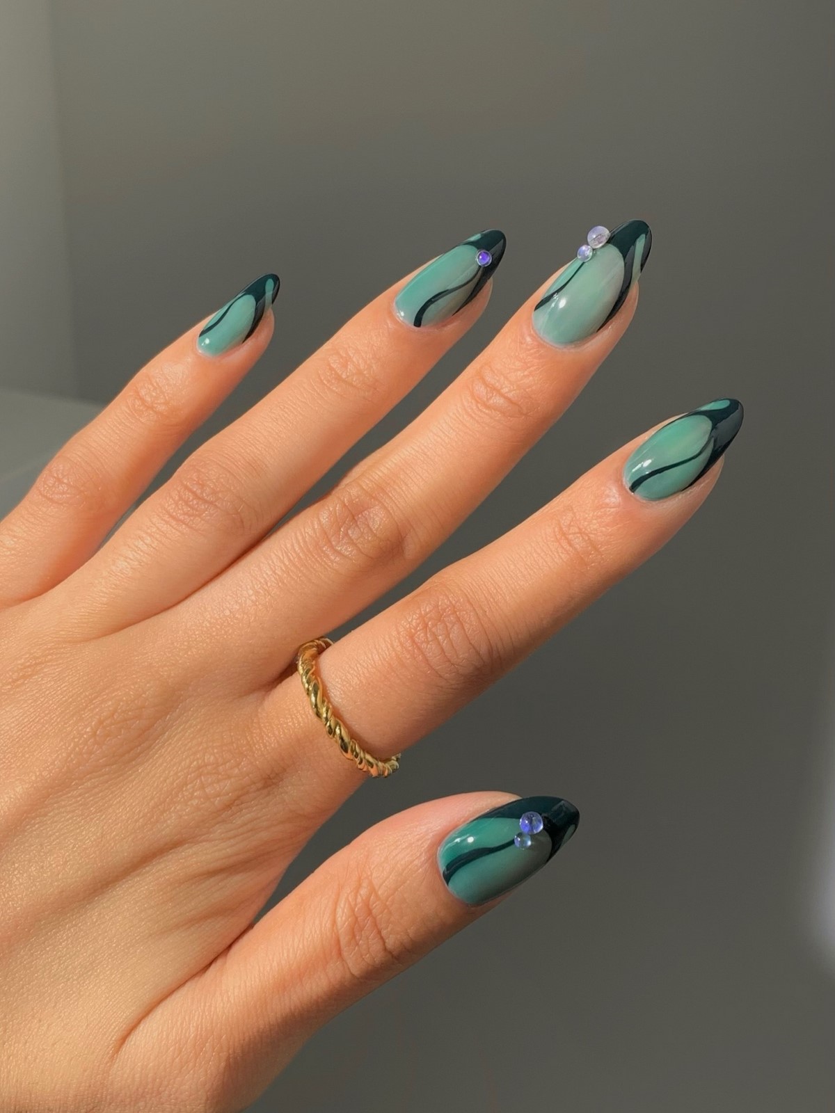 Мигдалеподібний манікюр весни 2026 – фото трендових ідей