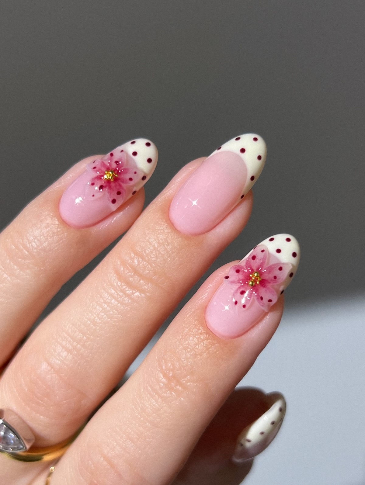 Мигдалеподібний манікюр весни 2026 – фото трендових ідей