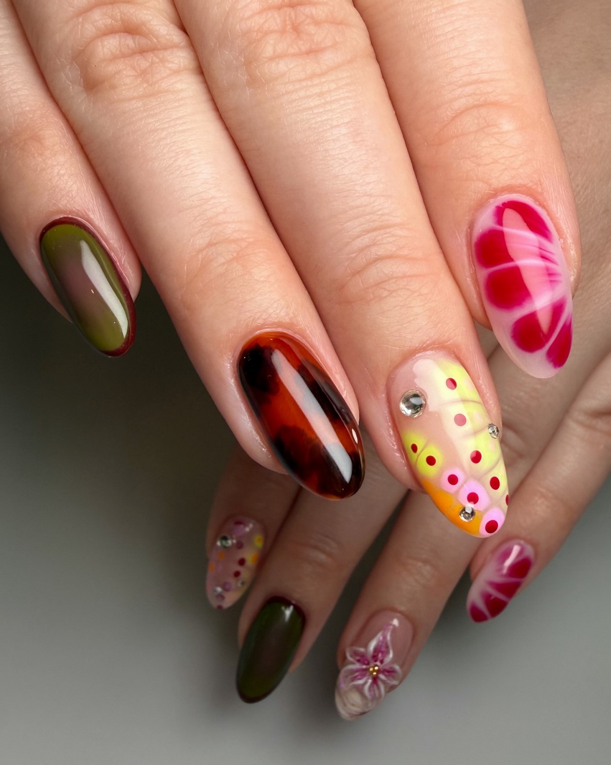 Мигдалеподібний манікюр весни 2026 – фото трендових ідей