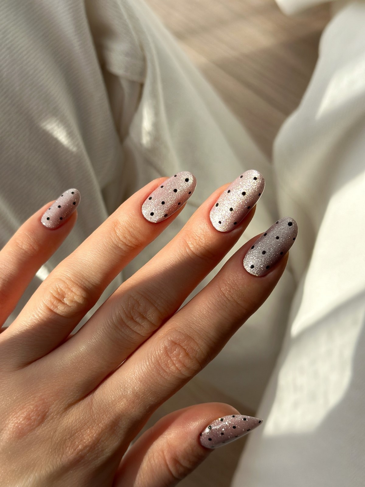 Мигдалеподібний манікюр весни 2026 – фото трендових ідей