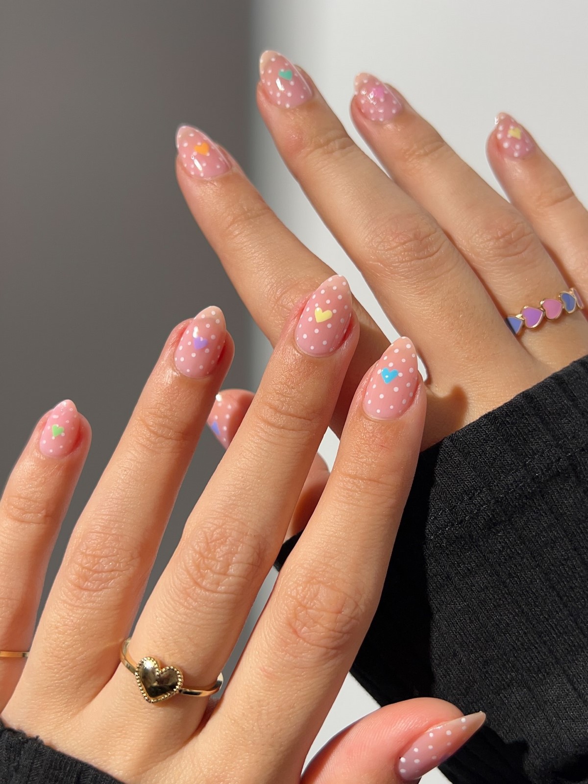 Мигдалеподібний манікюр весни 2026 – фото трендових ідей