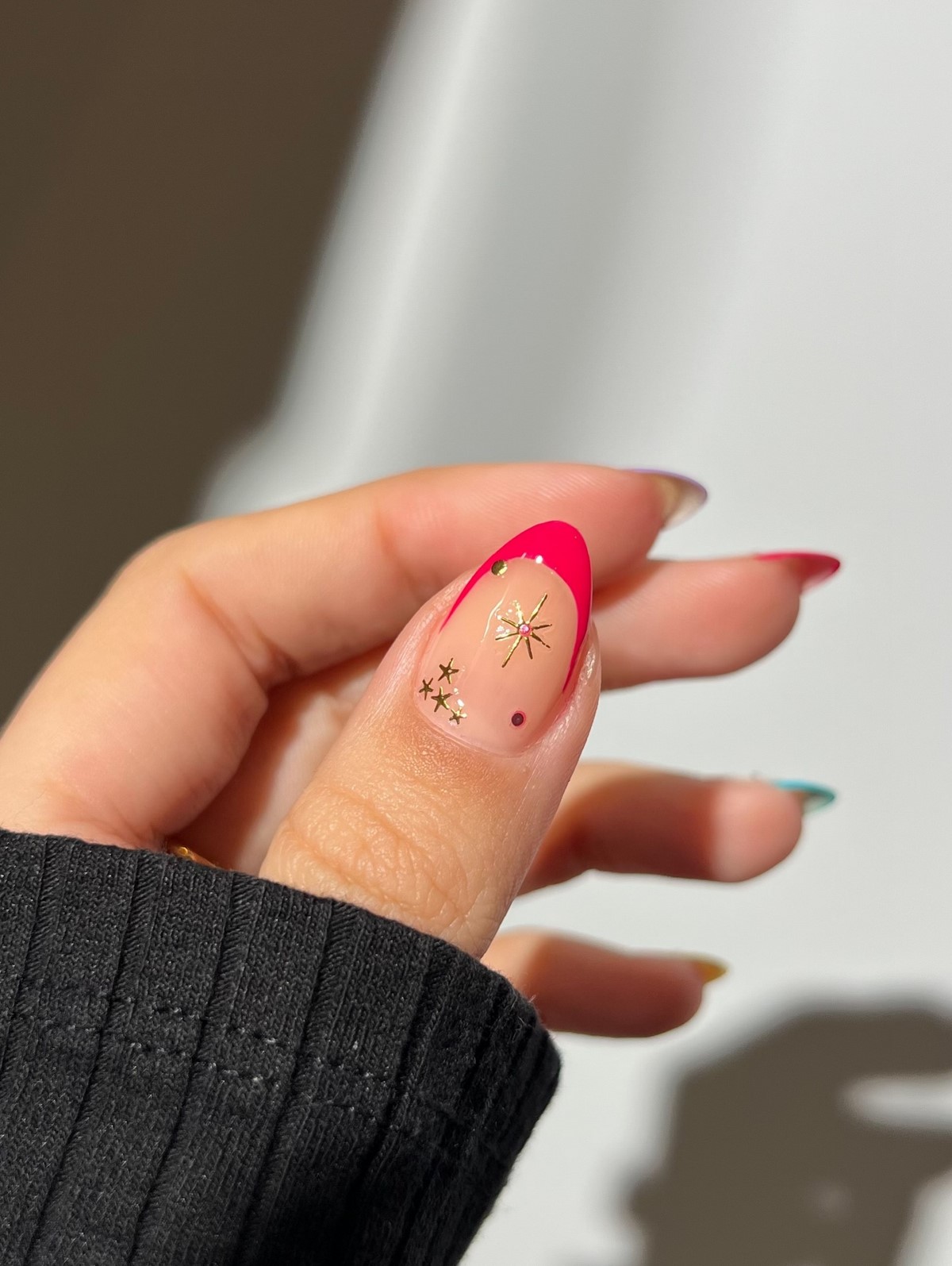 Мигдалеподібний манікюр весни 2026 – фото трендових ідей