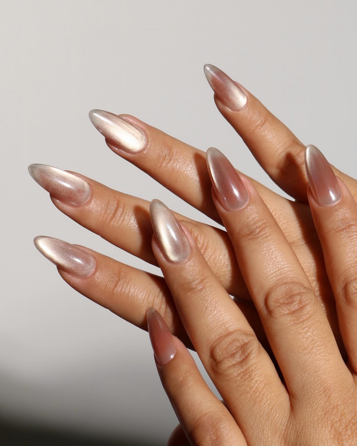 Мигдалеподібний манікюр весни 2026 – фото трендових ідей