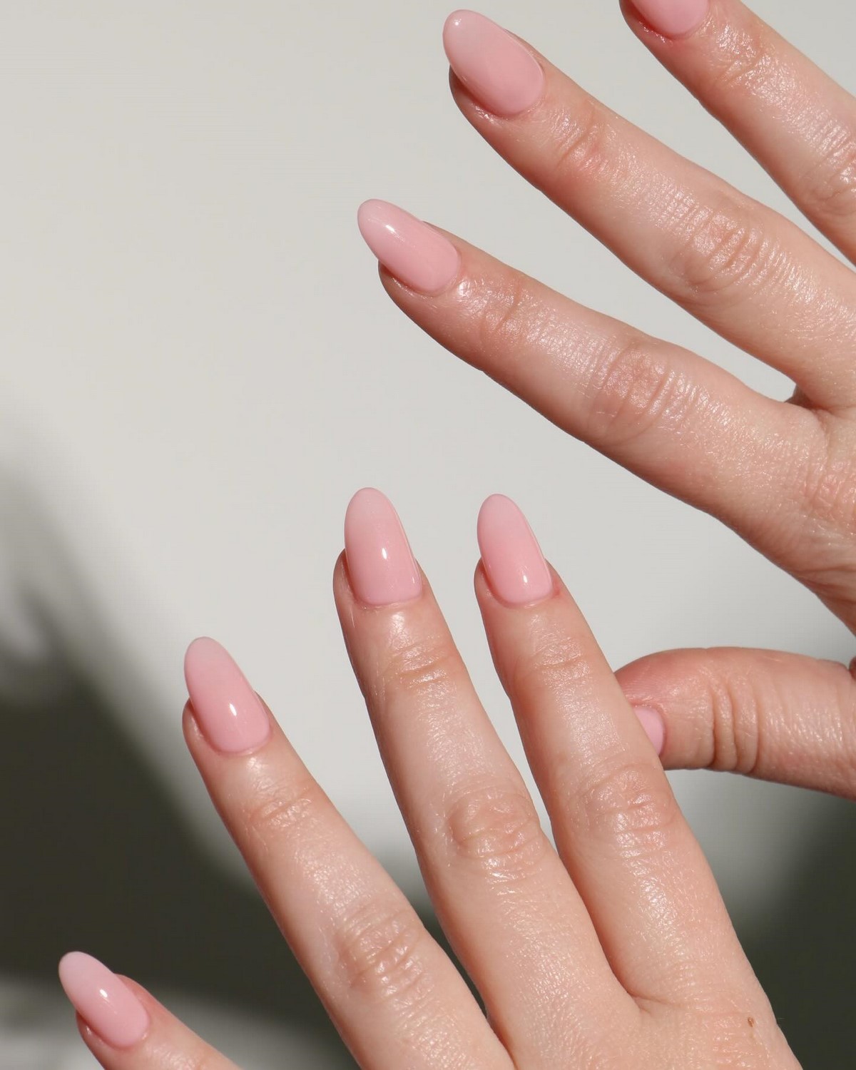 Мигдалеподібний манікюр весни 2026 – фото трендових ідей