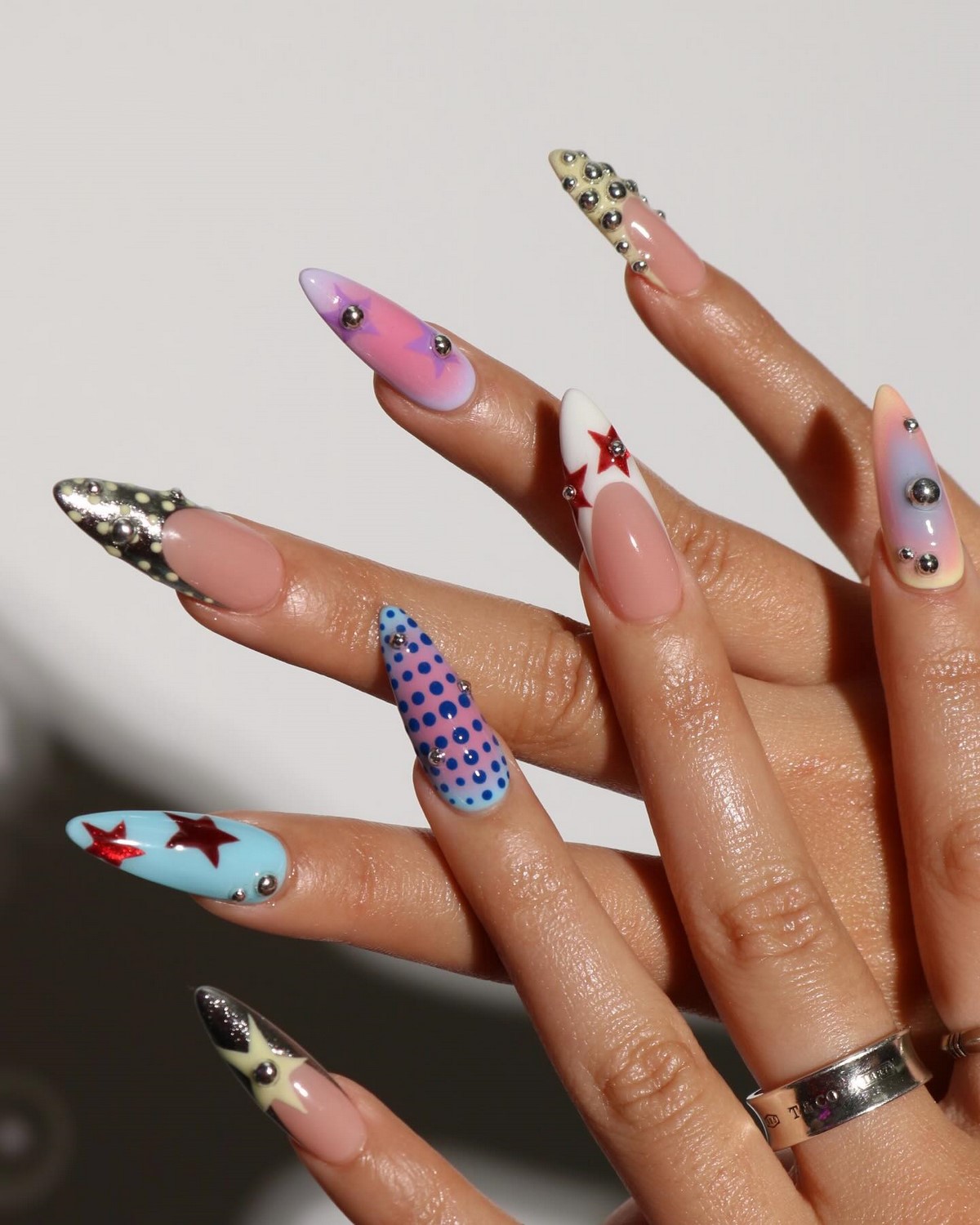 Мигдалеподібний манікюр весни 2026 – фото трендових ідей