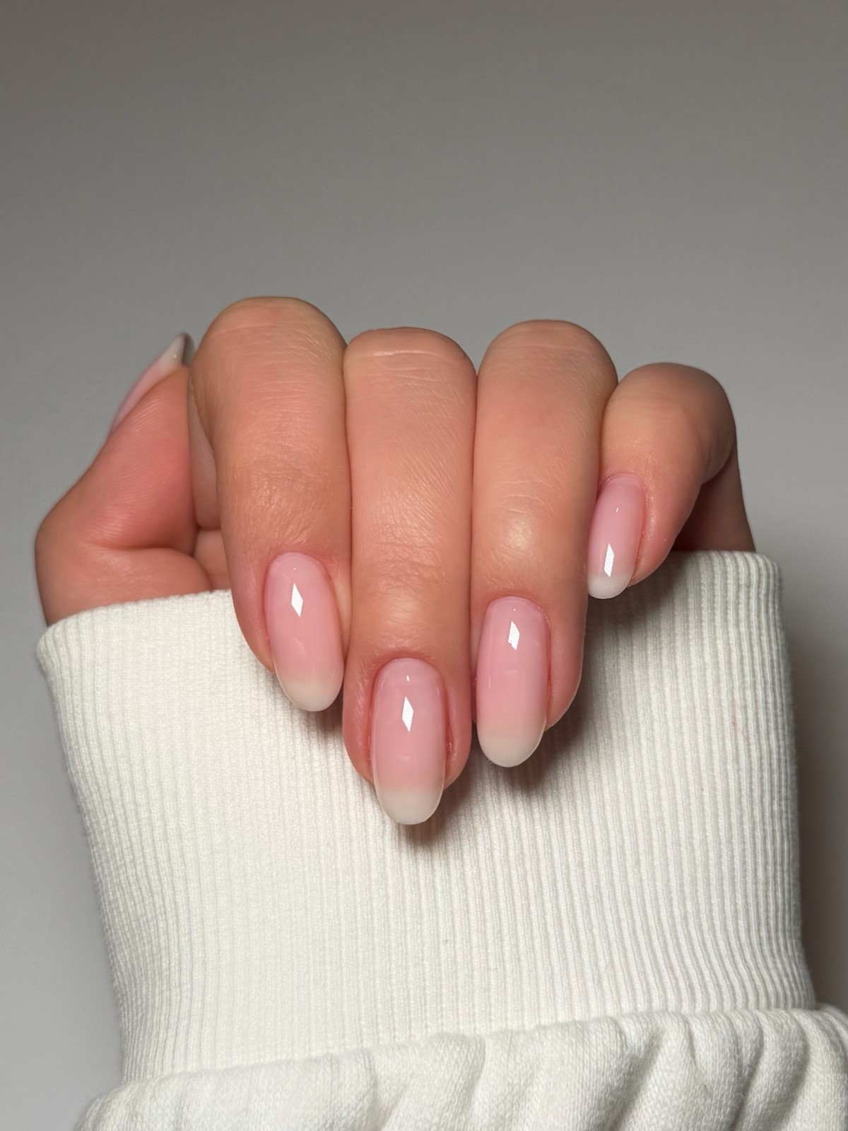 Мильний манікюр весни 2026: тренд ідеально чистих нігтів