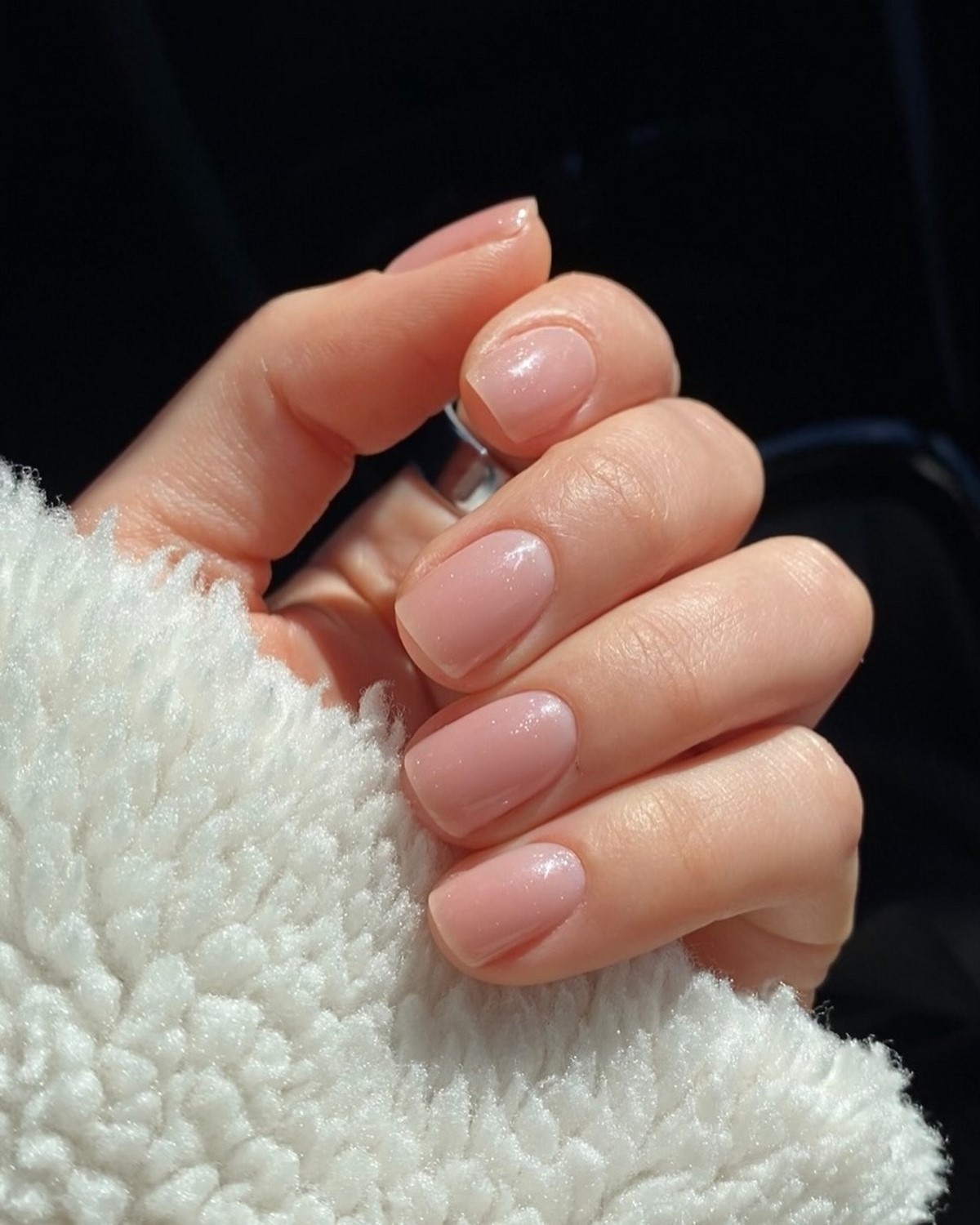 Мильний манікюр весни 2026: тренд ідеально чистих нігтів