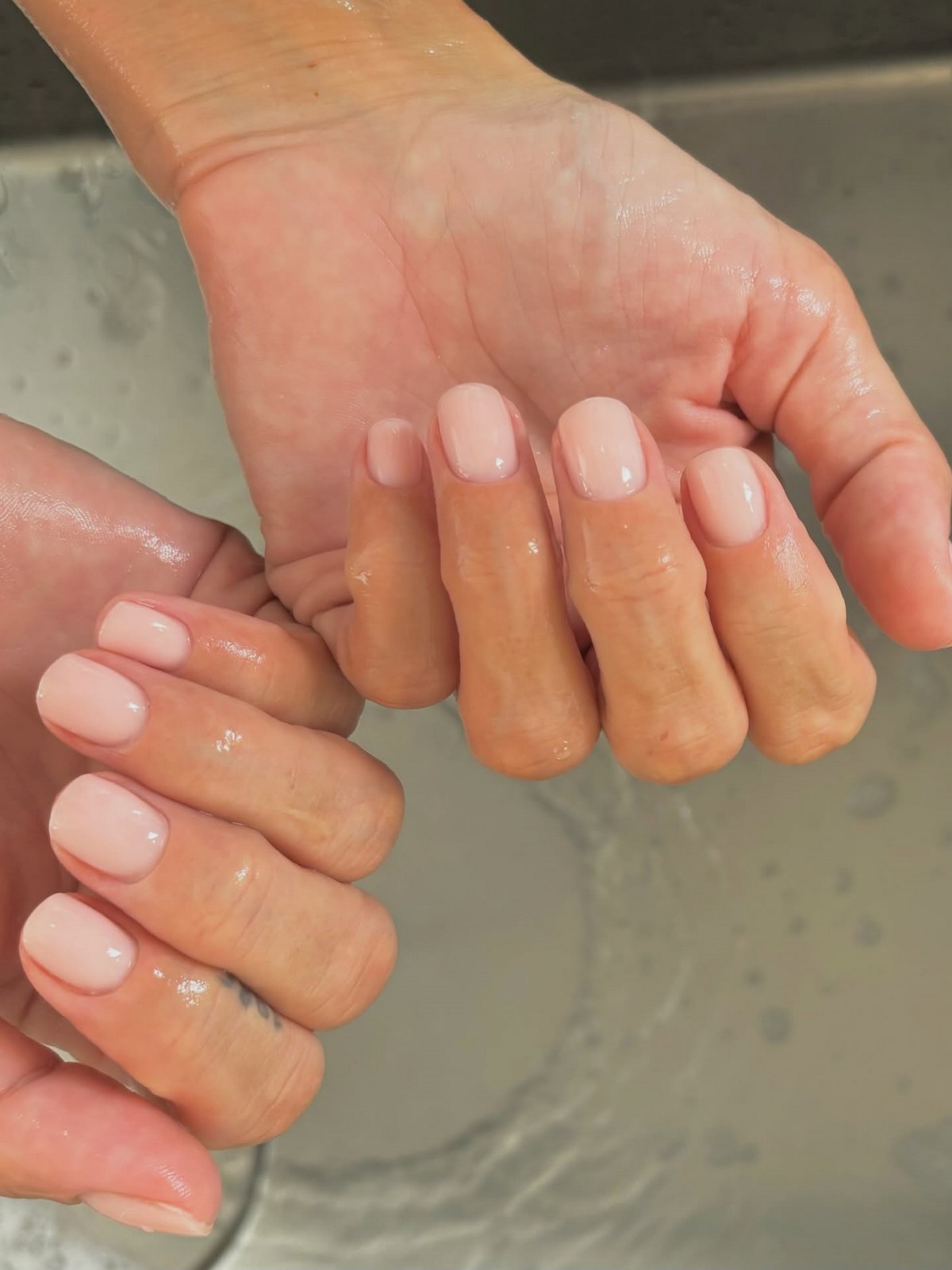 Мильний манікюр весни 2026: тренд ідеально чистих нігтів