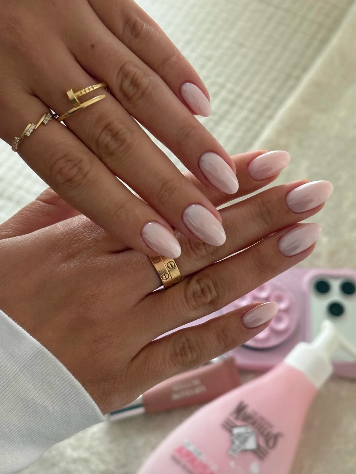 Мильний манікюр весни 2026: тренд ідеально чистих нігтів