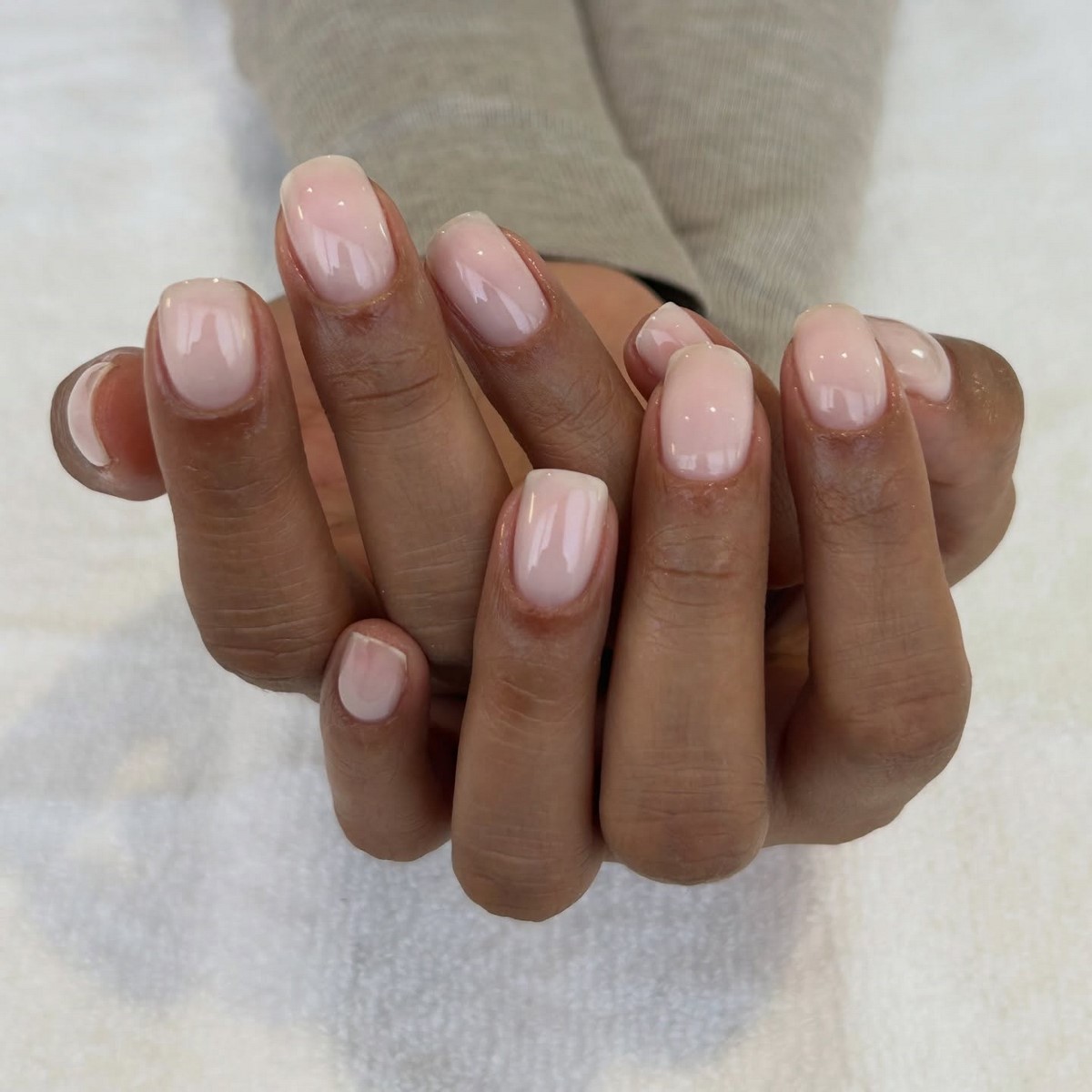 Мильний манікюр весни 2026: тренд ідеально чистих нігтів