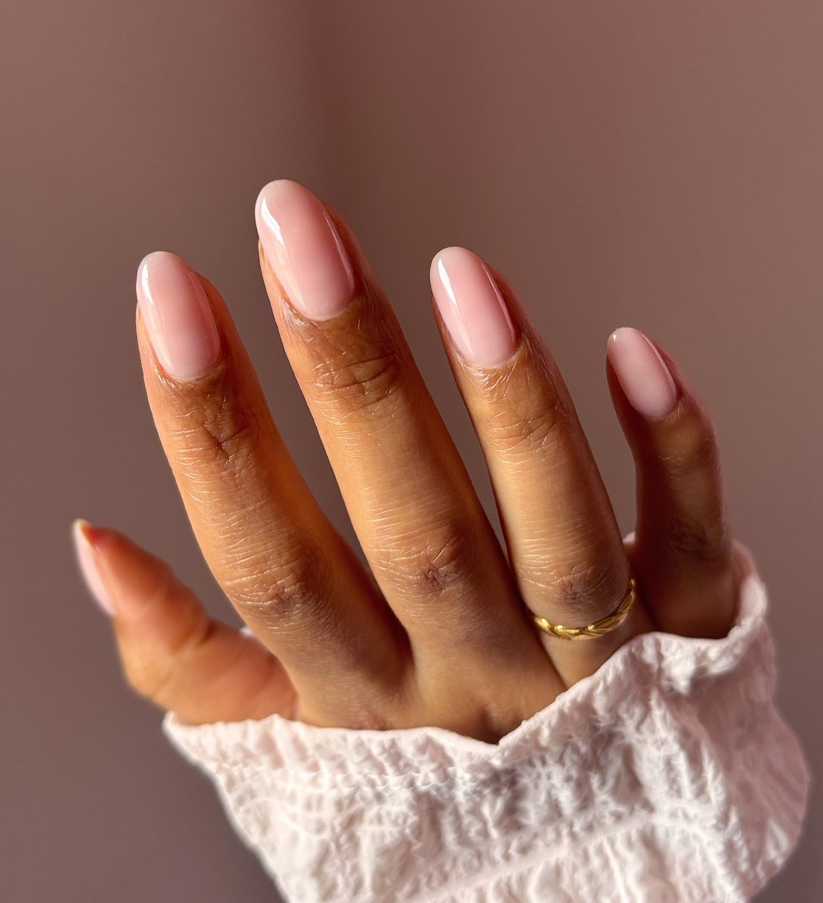 Мильний манікюр весни 2026: тренд ідеально чистих нігтів