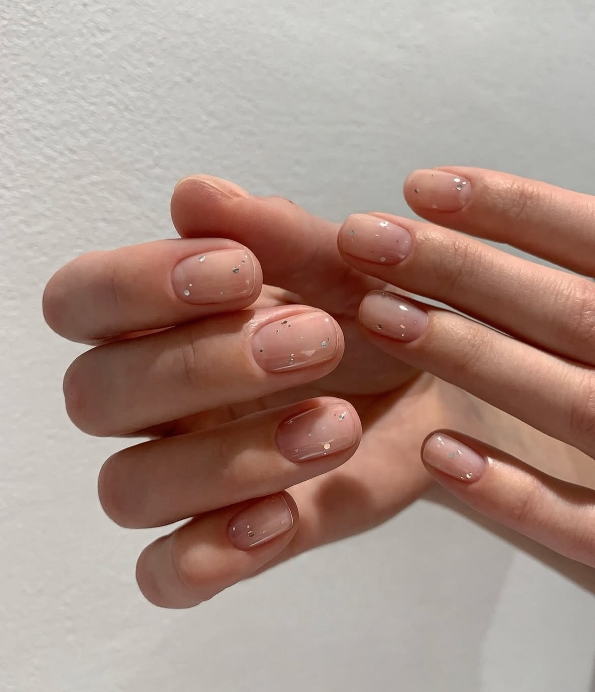 Мильний манікюр весни 2026: тренд ідеально чистих нігтів