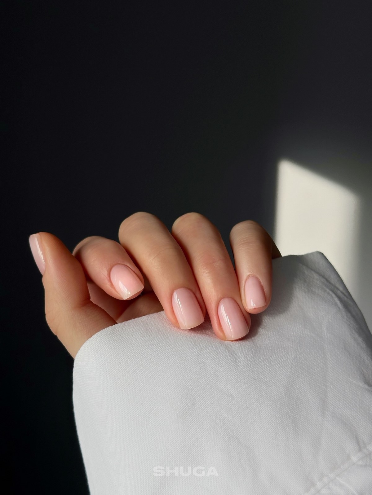 Мильний манікюр весни 2026: тренд ідеально чистих нігтів