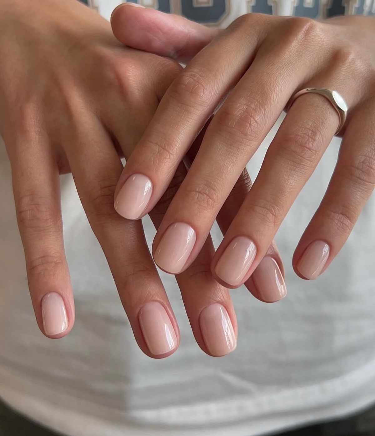 Мильний манікюр весни 2026: тренд ідеально чистих нігтів