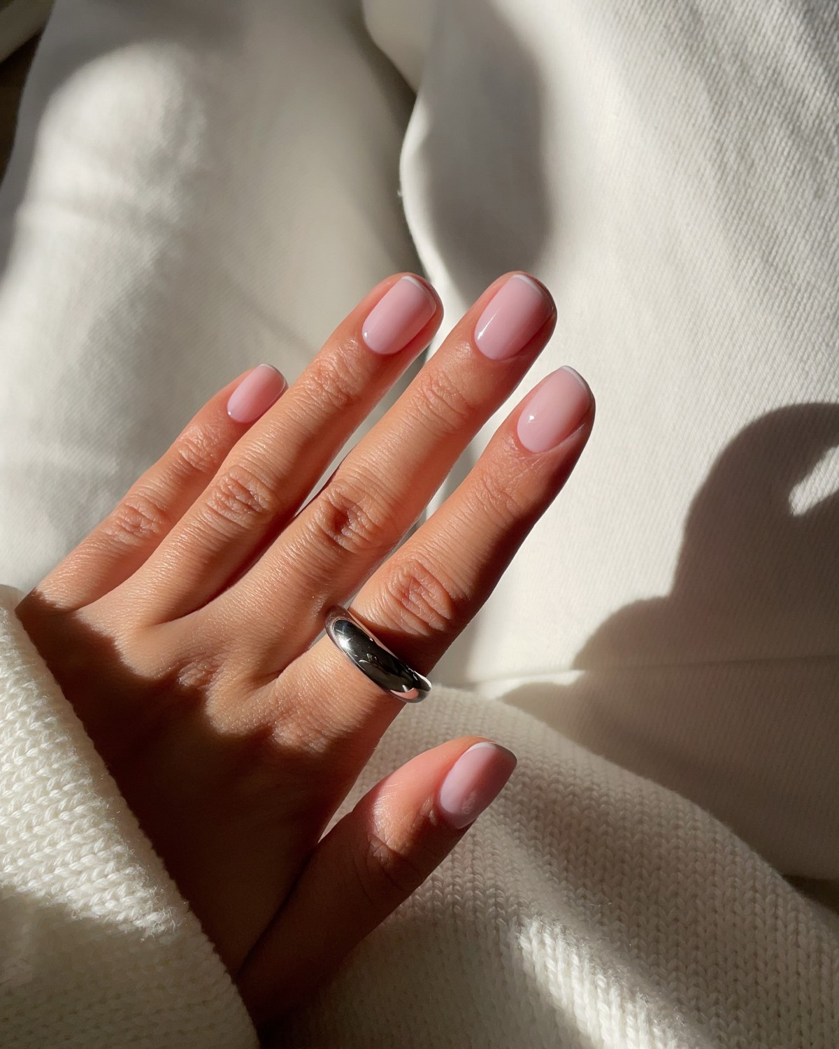 Мильний манікюр весни 2026: тренд ідеально чистих нігтів