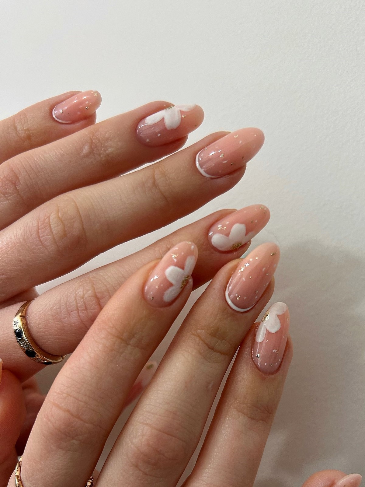 Манікюр на квітень 2026: наймодніші ідеї сезону