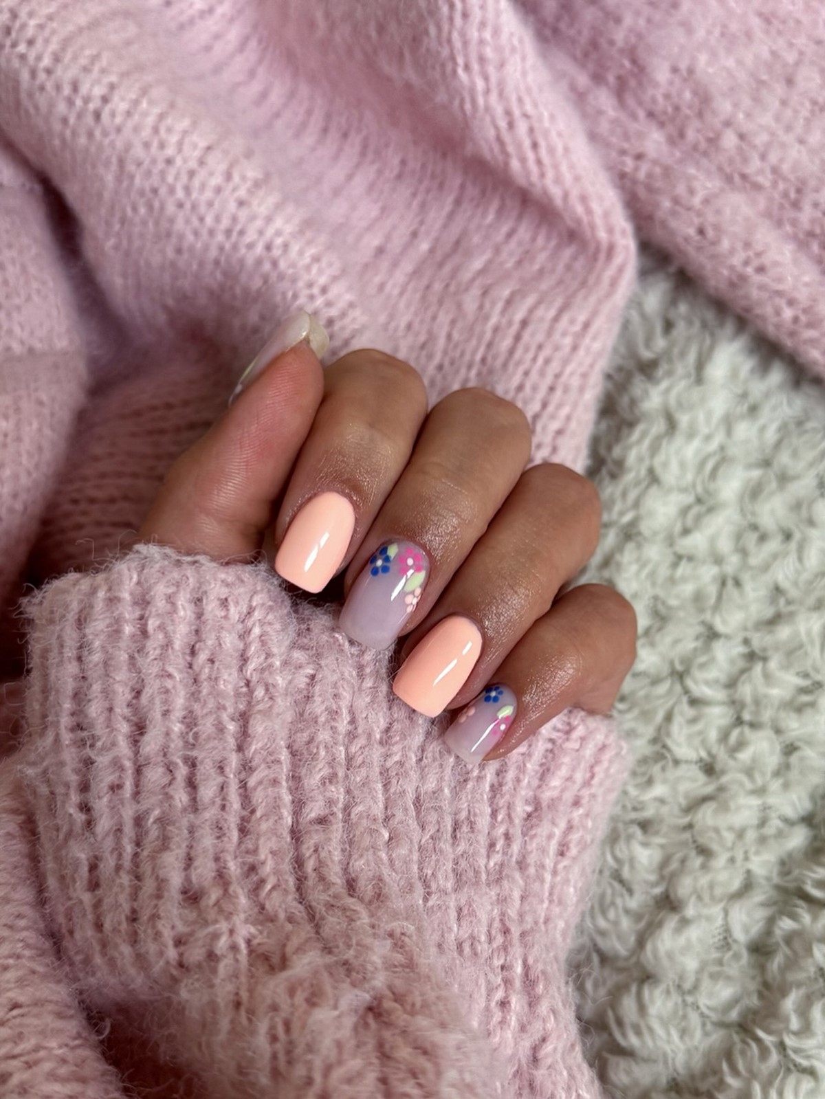 Найкрасивіші короткі нігті квітня 2026: тренди, що підкорюють