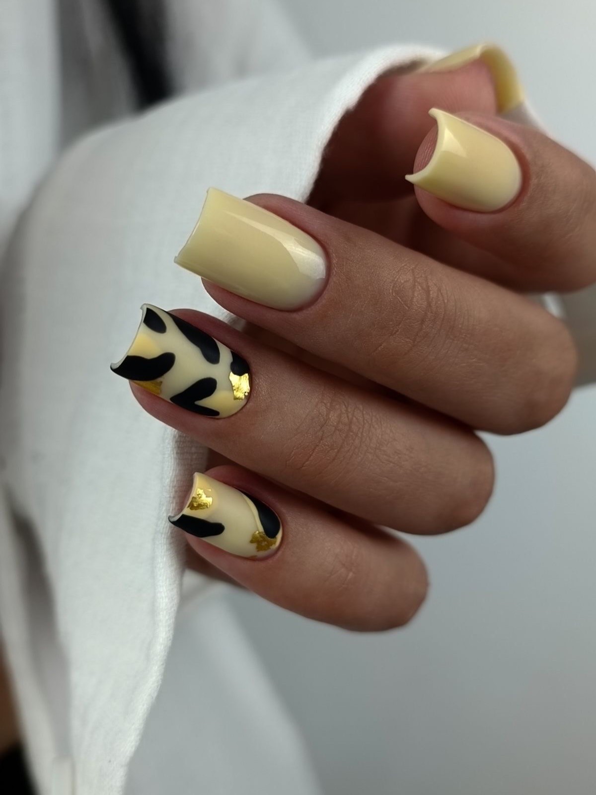 Найкрасивіші короткі нігті квітня 2026: тренди, що підкорюють